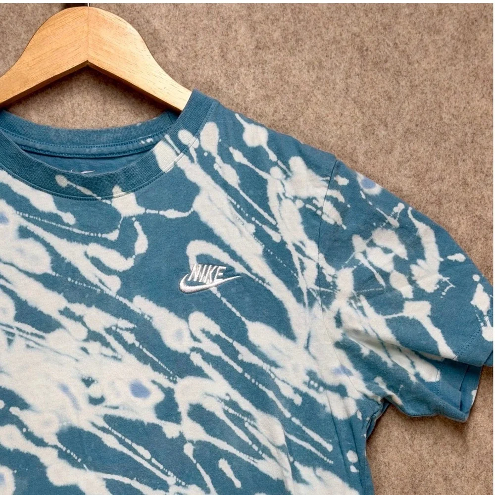 Nike Mens XS Blue White Tie Dye Splash Short Sleeve T-Shirt Swoosh Logo Tee